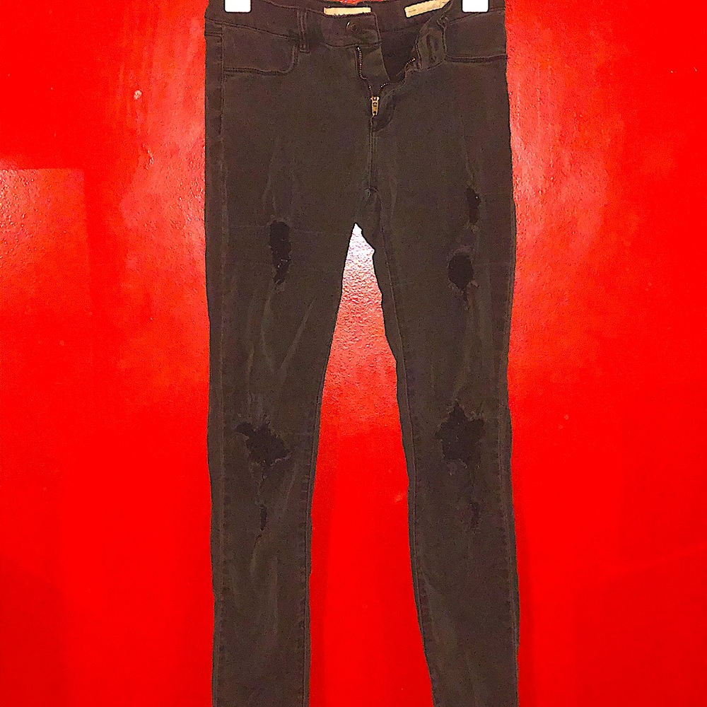 Black ripped skinny jeans